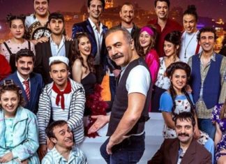 Genel Sanat Yönetmenliğini Yılmaz Erdoğan’ın, yapımcılığını Necati Akpınar’ın, yönetmenliğini ise Özge Toprak’ın üstlendiği “Çok Güzel Hareketler 2” yeni bölüm fragmanı yayında!